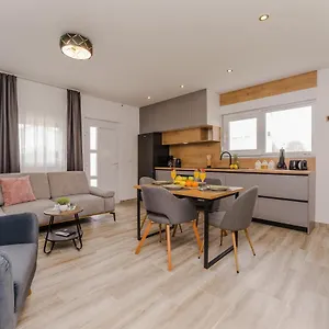Dmarie Apartment